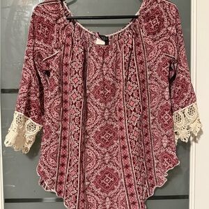 Discreet Burgundy Bohemian Blouse with Cream Lace